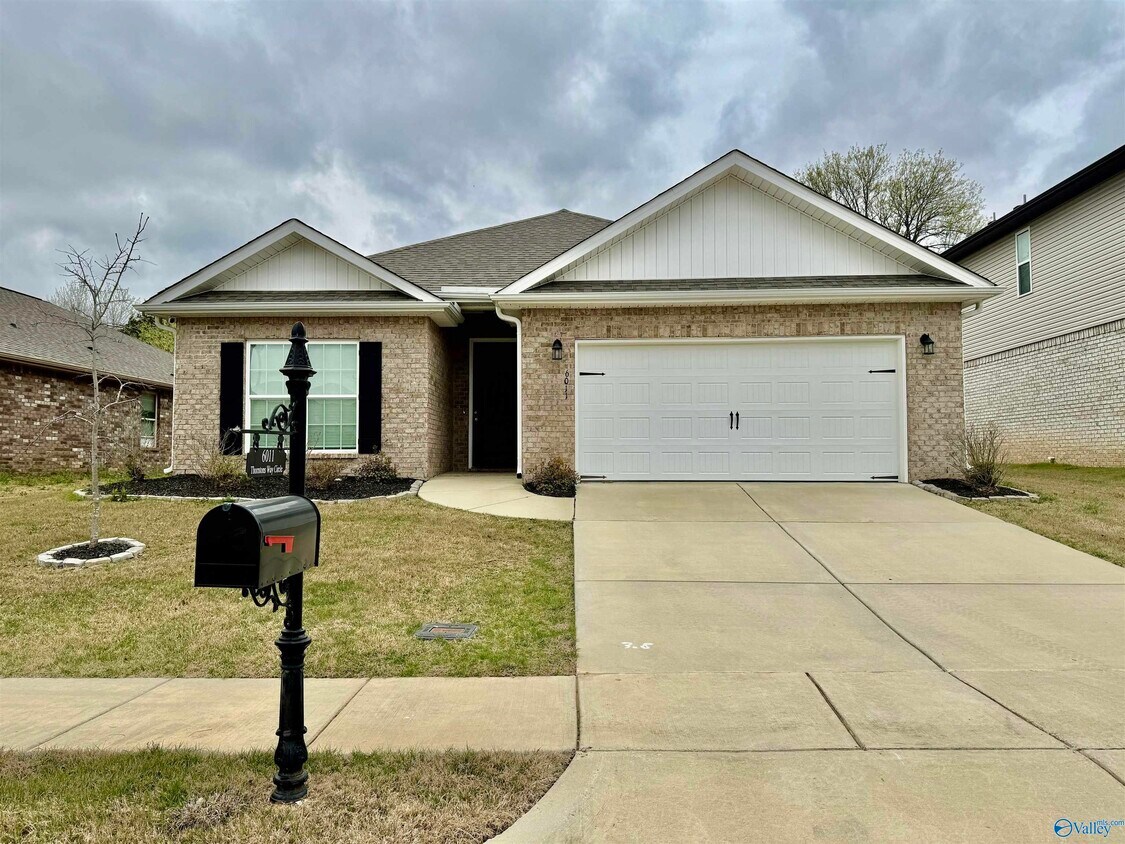 Foto principal - 6011 Thorntons Way Cir NW