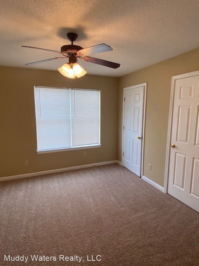 Foto del edificio - 3 br, 3 bath House - 7444 Perrin Dr