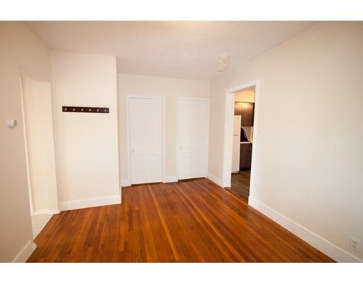 Building Photo - 15 Linden St