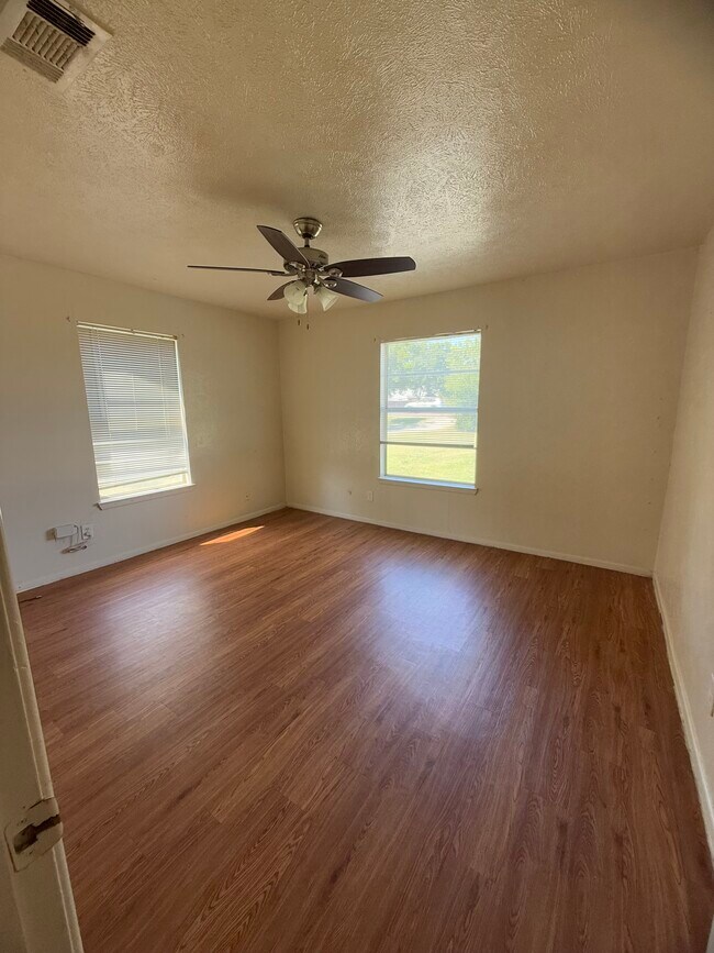 Foto del edificio - 3493 Country Club Rd