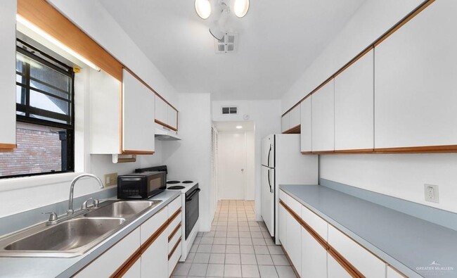 Building Photo - 16 McFadden Dr