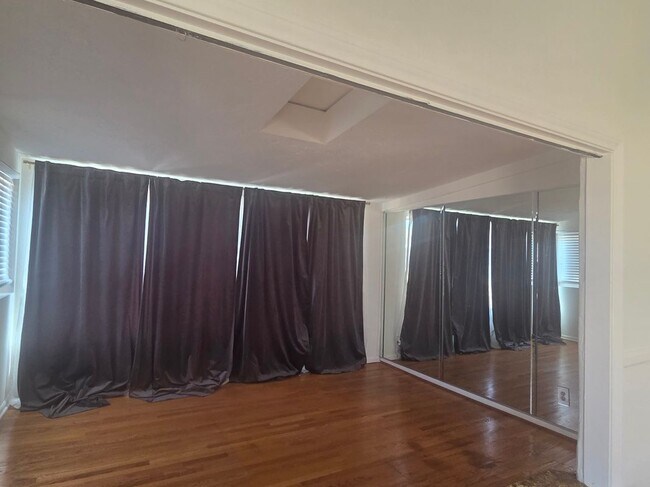 Building Photo - 1330 S Ridgeley Dr