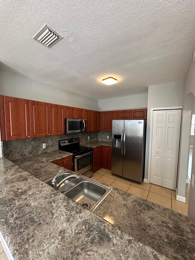 Foto del edificio - 15627 SW 40th St