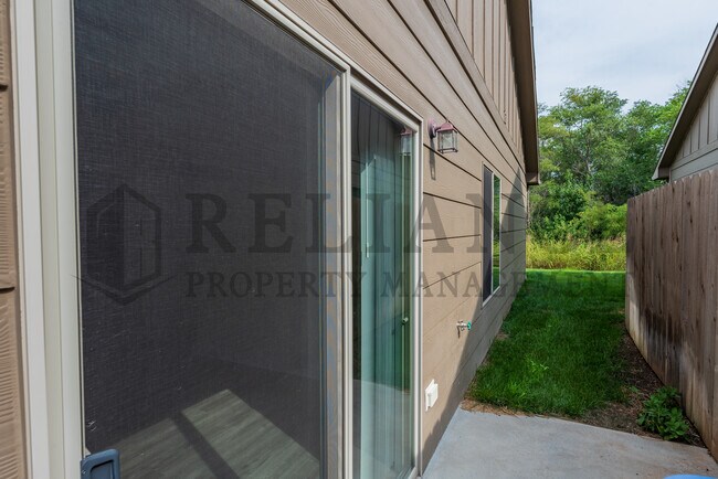 Building Photo - 914 W Onewood Pl
