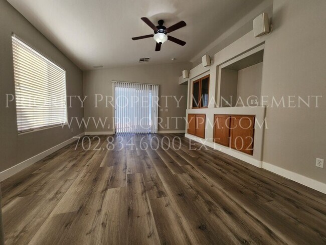 Building Photo - Northwest SINGLE STORY !   3 Bed/2 Bath