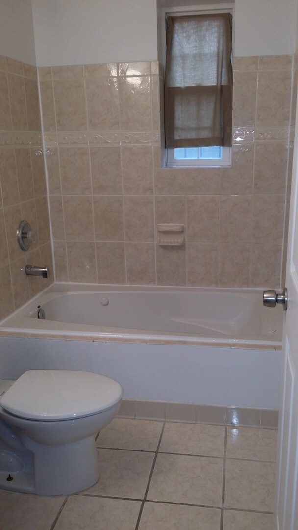 Building Photo - Recently Renovated Congress Heights 2BR!