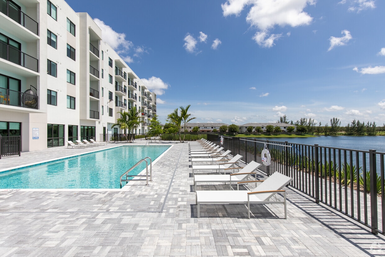 Hidden Lake Apartments Apartments in Miami, FL