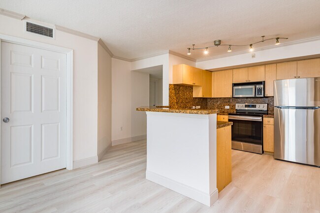 Building Photo - 810 Villa Cir