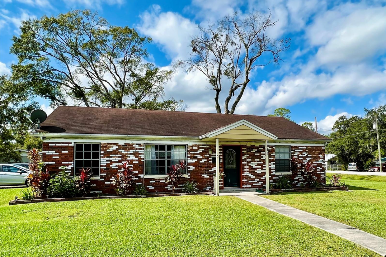 Building Photo - 3 Bedroom Rustic Home for Rent