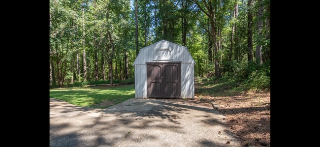 Building Photo - 42 7 Pines Cir