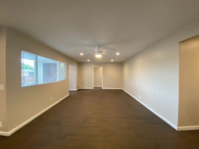 Building Photo - Huge Bedrooms, lots of Parking, closest to...