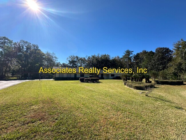 Building Photo - Beautiful Large Home with Screened Pool in Buckingham West!