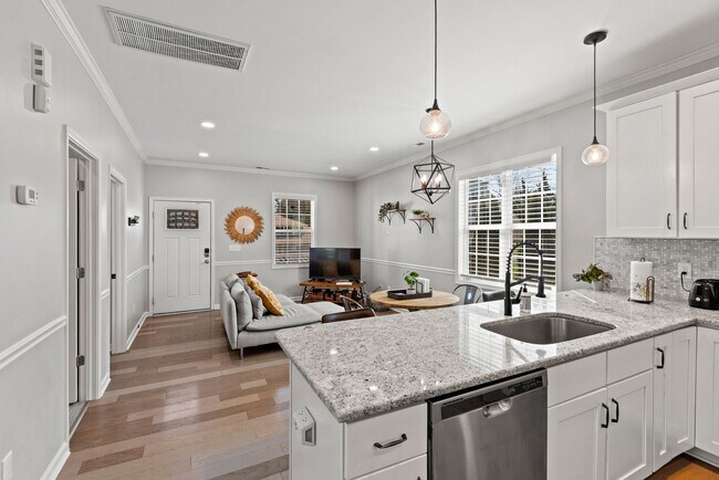 Building Photo - Gorgeous Home in Durham!