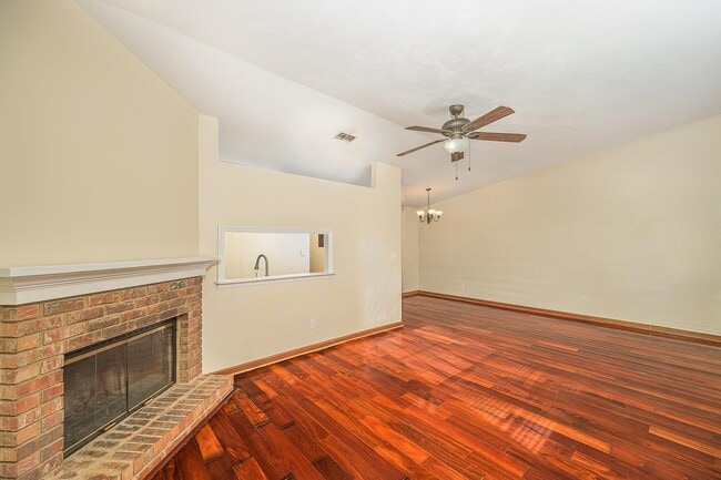 Foto del edificio - 249 Whetherbine Way E