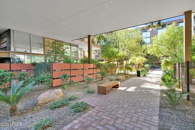 Building Photo - 7121 E Rancho Vista Dr