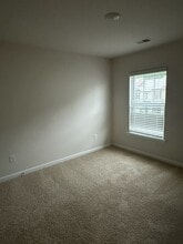 Building Photo - 405 Oakmont Valley Trl