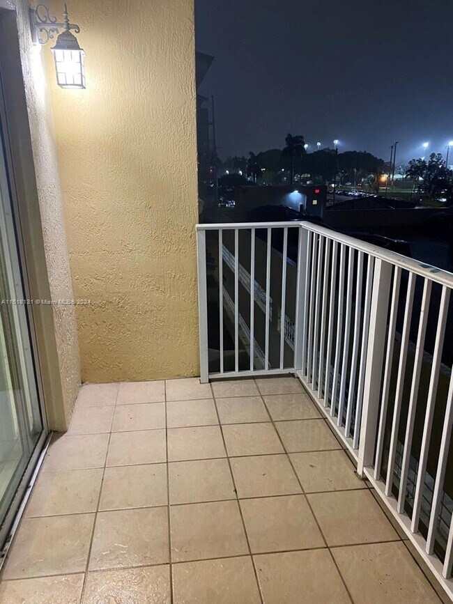 Foto del edificio - 2415 NW 16th St Rd