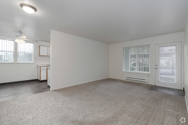 1BR, 1BA - 683SF - Living Room - Masters Apartments