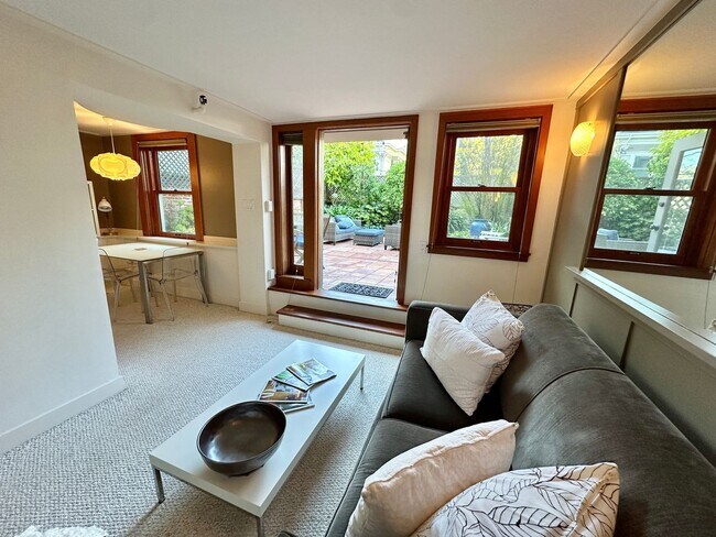 Building Photo - Fully Furnished Jr. 1 Bedroom with Gorgeou...