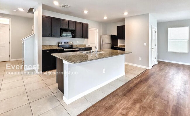 Foto del edificio - 5006 Willow Breeze Wy