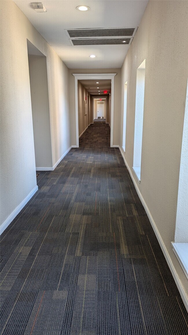 Building Photo - 2400 N Braeswood Blvd