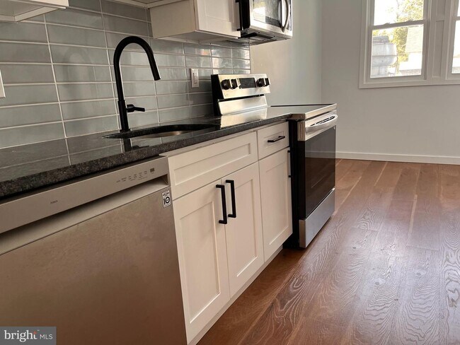 Foto del edificio - 6223 Wayne Ave