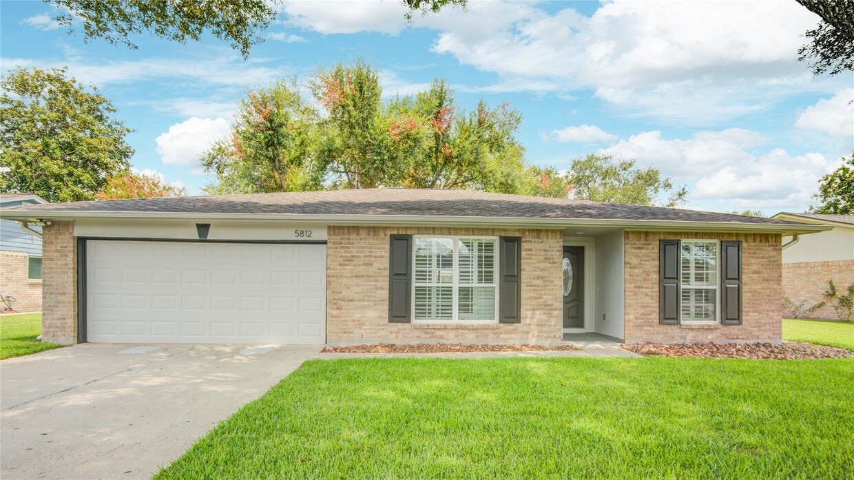 Foto principal - 5812 Misty Meadow St
