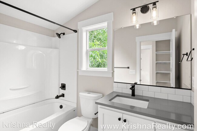 Building Photo - 2 br, 1.5 bath House - 8001 N Woolsey Ave ...