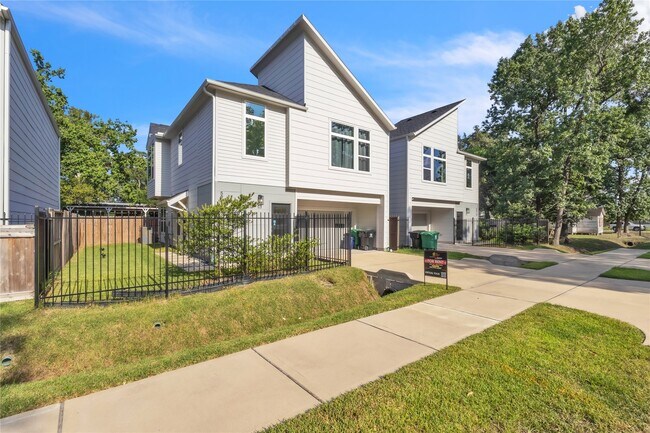 Building Photo - 5912 Midgeley St