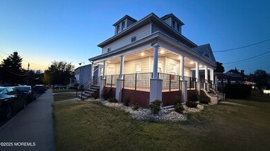 Building Photo - 153 Main St