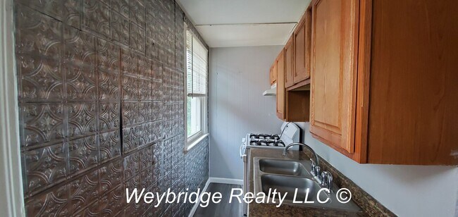 Building Photo - Harrison Ave 2262