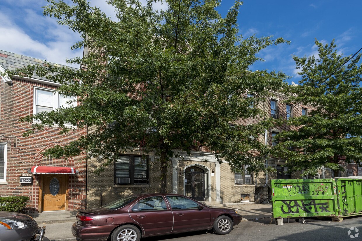 Foto principal - 1045 64th St