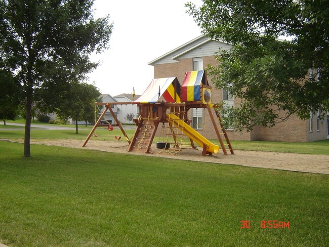 Building Photo - Prairie Village