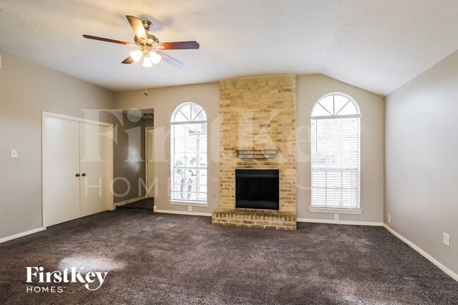 Building Photo - 15410 Pebble Lake Dr