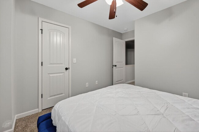 Foto del edificio - 150 Fairview Ln