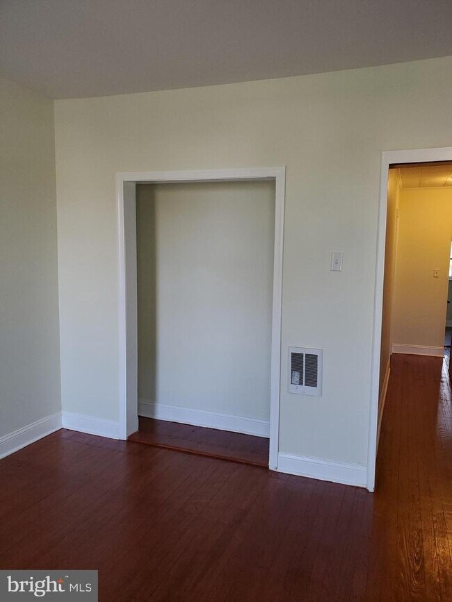 Foto del edificio - 7237 Grays Ave