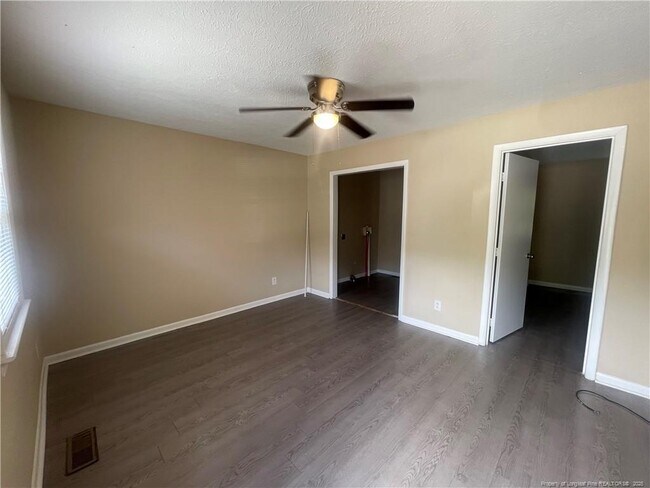 Foto del edificio - 4956 Fieldcrest Dr