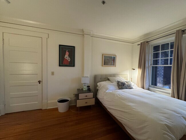 Foto del edificio - 266 11th St NE