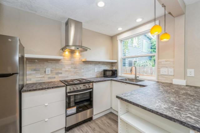 Building Photo - 2 bedroom in Seattle WA 98115