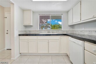 Building Photo - 203 SE 15th Pl