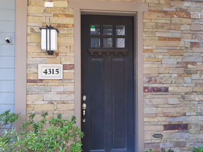 Foto del edificio - 4315 Schuler St