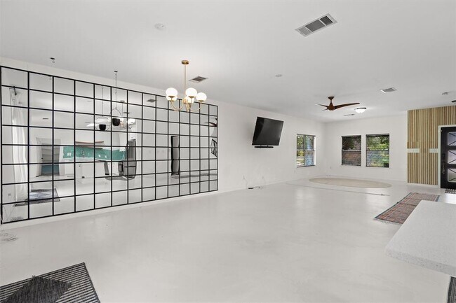 Foto del edificio - 8353 Steamline Cir