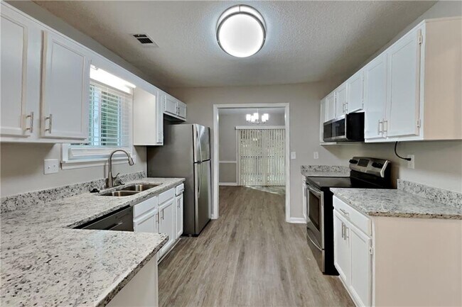 Foto del edificio - 3883 Nowlin Rd