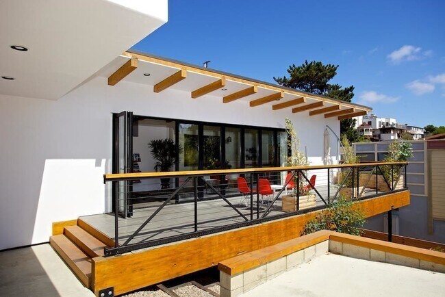 Building Photo - Contemporary, 3 bedroom, 3 bath home is on...