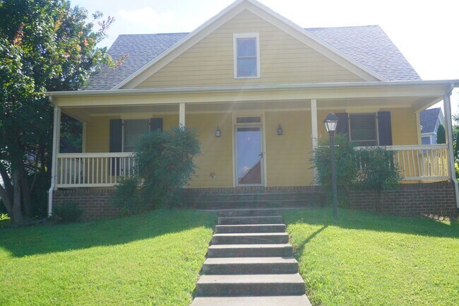 Building Photo - 712 Mt Vernon Dr