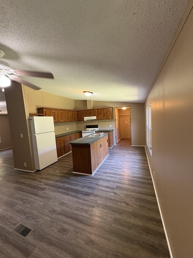 Foto del edificio - 152 Meadow Ln