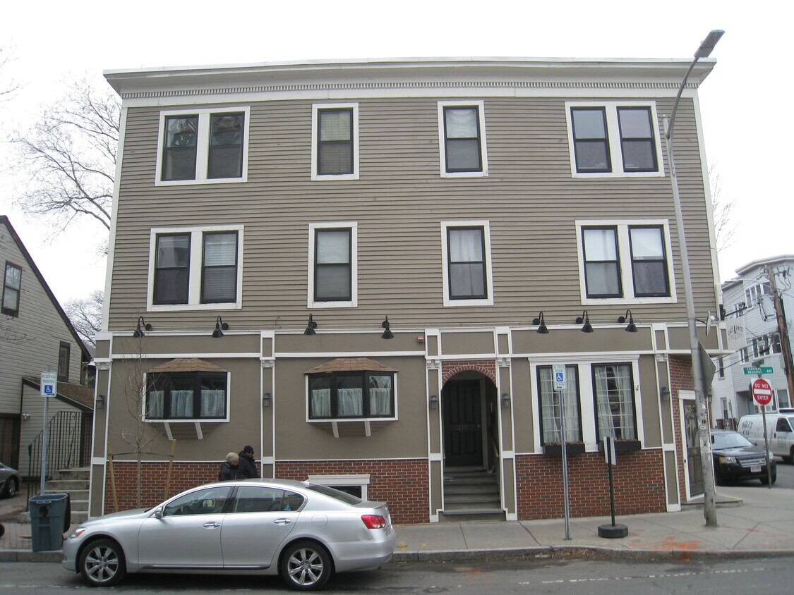 Primary Photo - 231 Cardinal Medeiros Ave