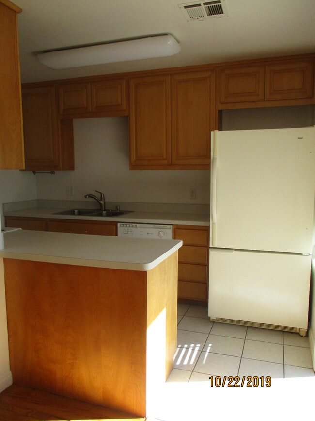 Building Photo - 529 Marine St