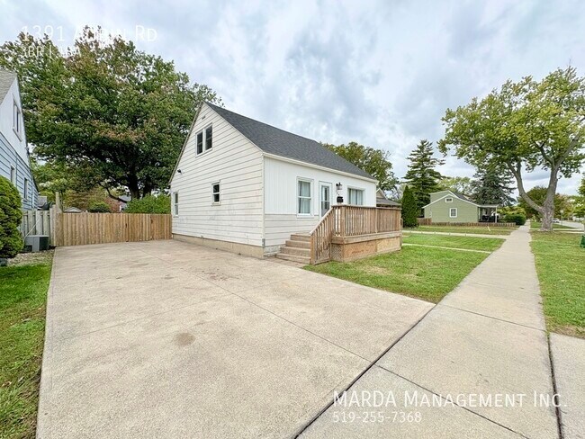 Building Photo - CHARMING 3 BED/1 BATH HOME - EAST WINDSOR W/ POOL - PLUS UTILITIES