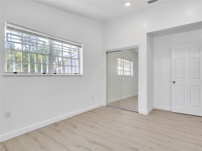 Foto del edificio - 7172 SW 22nd St